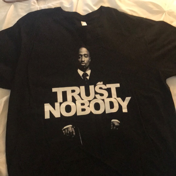 Tupac tshirt in black. Great condition - Picture 2 of 3